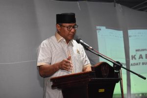 Wakil Walikota saat memberikan sambutan pada acara penutupan KAPITA di Kelurahan Mafututu