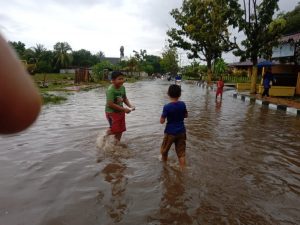 Genangan air di jalan Kemakmuran