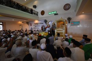 Syekh Ali Jaber melakukan Dakwah di Masjid Nurul Bahar Kelurahan Tomalou.