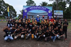 Pjs. Walikota Tidore Kepulauan Ansar Daaly (topi putih) dan Kapolsek Tidore, Pimpinan OPD, Camat Tidore, Lurah Fobaharu berpose bersama dengan Ketua Panitia dan Anggota