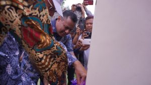 Pengguntingan pita prasasti benteng tahula oleh Duta Besar Spanyol yang didampingi Wakil Walikota Tidore Kepulauan