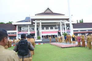 Suasana apel gabungan yang dipimpin oleh Wakil Walikota Tidore