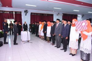Ketua KPU Kota Tidore Kepulauan Abdullah Dahlan melantik 40 Anggota PPK se Kota Tidore (1)
